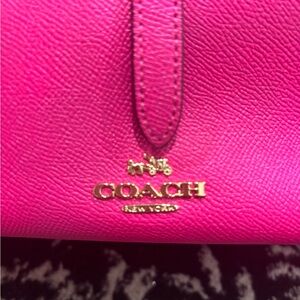 Coach Fuchsia Leather Women's Bag beautiful won once no stains or smells